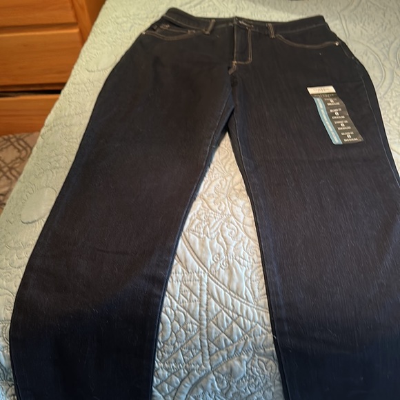 Lee woman’s Relaxed Fit Straight Leg High Rise Jeans size 6 - Picture 3 of 5